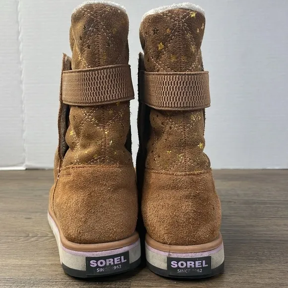 Sorel Big Kids Rylee Suede Brown Boots with Gold Stars, size Big Kid 4