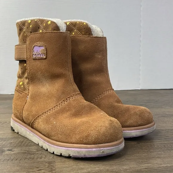 Sorel Big Kids Rylee Suede Brown Boots with Gold Stars, size Big Kid 4