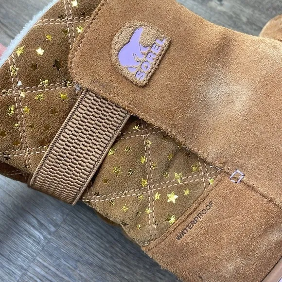 Sorel Big Kids Rylee Suede Brown Boots with Gold Stars, size Big Kid 4
