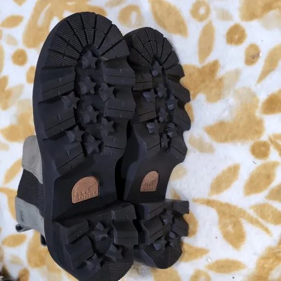 Sorel Black and Tan Bear Logo