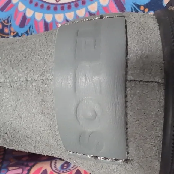 Sorel Black and Tan Bear Logo