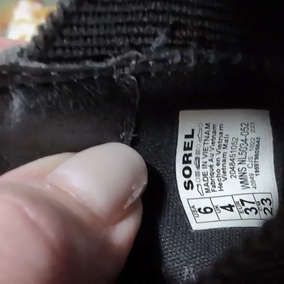 Sorel Black and Tan Bear Logo