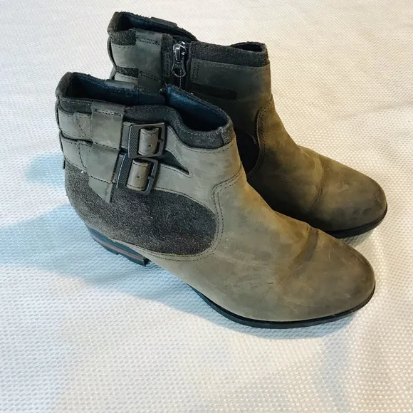 Sorel Brown Ankle Boots with Suede Finish