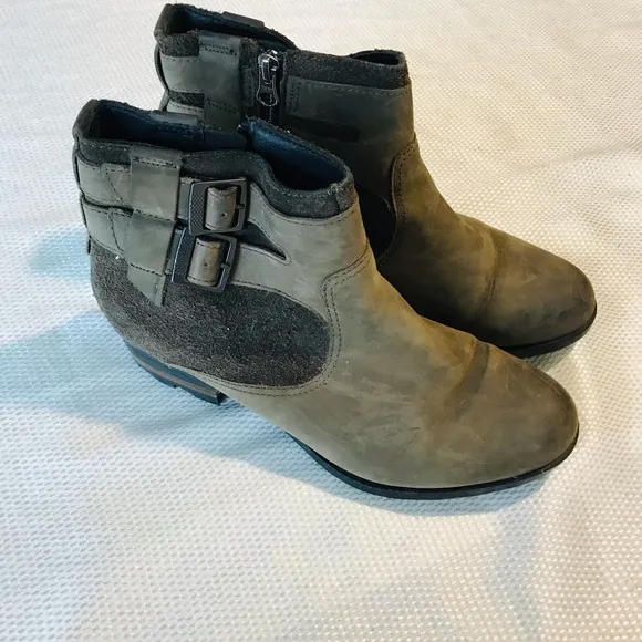 Sorel Brown Ankle Boots with Suede Finish