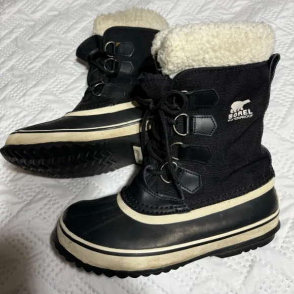 Sorel Insulated Winter Snow Boots Faux Fur Liners Footwear Woman Lady Size 6