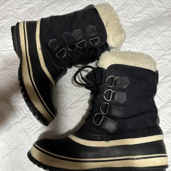 Sorel Insulated Winter Snow Boots Faux Fur Liners Footwear Woman Lady Size 6