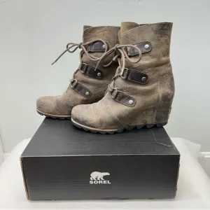 Sorel Joan of Artic grey brown wedge boots.  women's 8.5