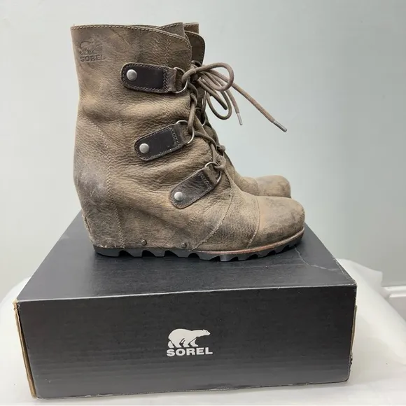 Sorel Joan of Artic grey brown wedge boots.  women's 8.5