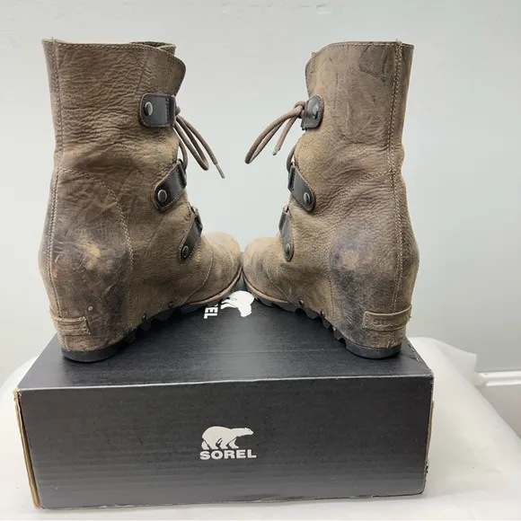 Sorel Joan of Artic grey brown wedge boots.  women's 8.5