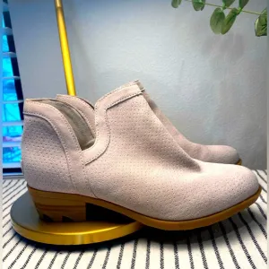 Sorel Lolla Cut Out Bootie Size 7