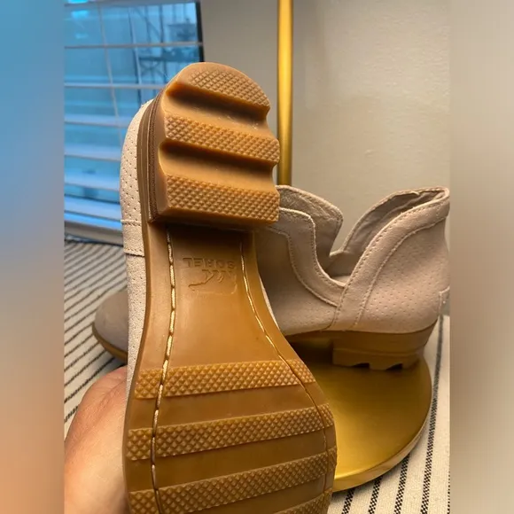 Sorel Lolla Cut Out Bootie Size 7