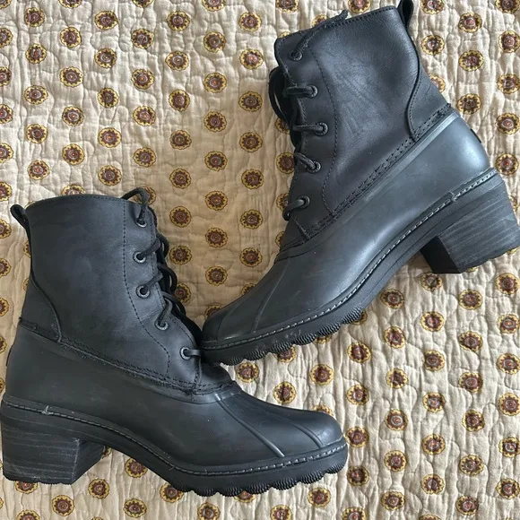 Sperry Saltwater Black Heeled Ankle Boot Size 9