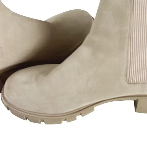 Steve Madden Hola Tan Suede Lug Sole Boots Size 12 Preppy Gorpcore Quiet. Luxury