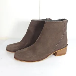 Steve Madden Women's 8,5M Legally Brown Suede Back Zip Ankle Booties Boots