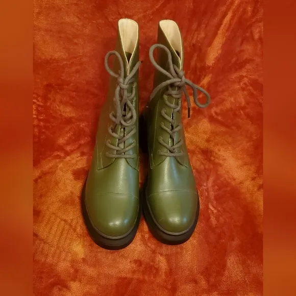 STEWART WEITZMAN NISHA GREEN LEATHER BOOTS