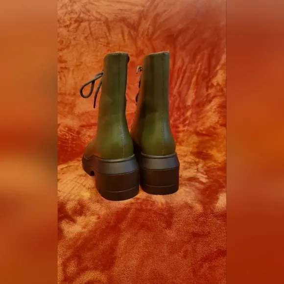 STEWART WEITZMAN NISHA GREEN LEATHER BOOTS