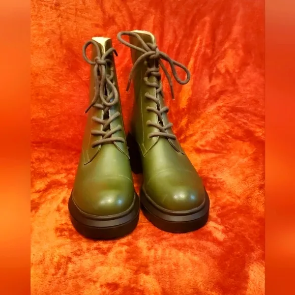 STEWART WEITZMAN NISHA GREEN LEATHER BOOTS