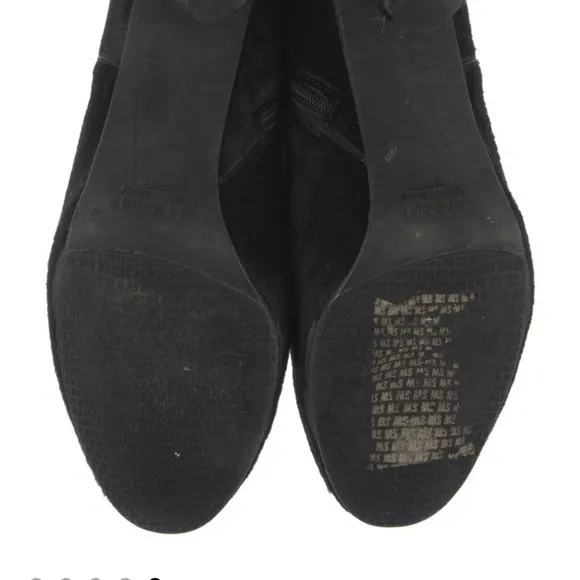 Stuart Weitzman Black Heeled Boots Sleek Suede Design