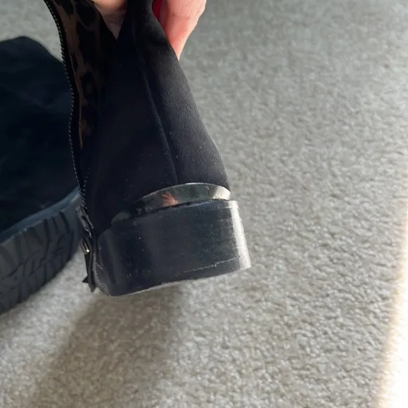STUART WEITZMAN Suede casual boots size 6.5 like new