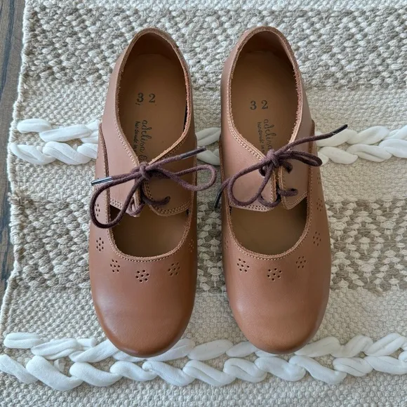 Sz 32 / US 1 girls Adelisa &amp; Co. Sol shoes NWOT Brown Leather Kids Shoes