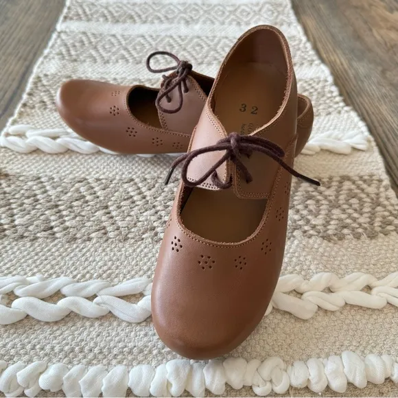 Sz 32 / US 1 girls Adelisa &amp; Co. Sol shoes NWOT Brown Leather Kids Shoes