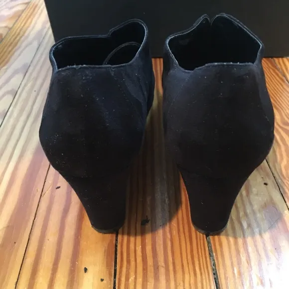 TAHARI Ta-Sara Suede Ankle Boots - Size 10