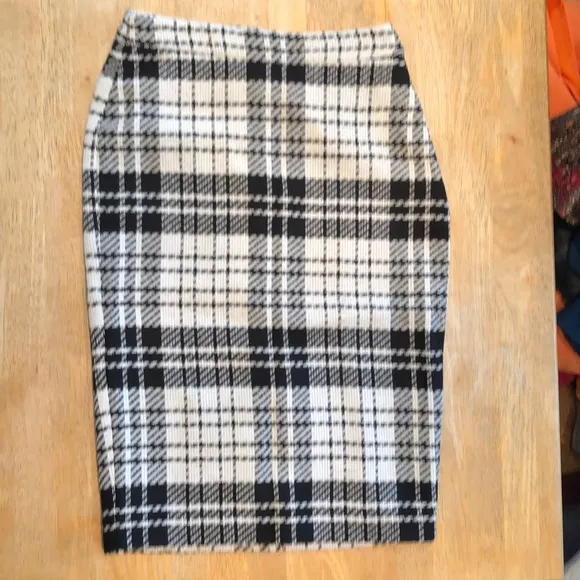 Talbots NWOT white/black plaid pencil skirt