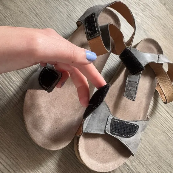 Taos Footwear Luvie Sandal Shoes Gray Size 41 10 Cork Suede Leather Adventure