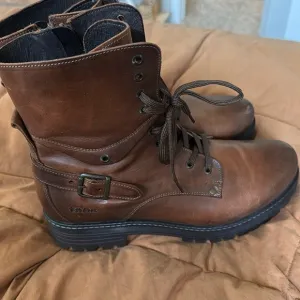 Taos Gusto Boots