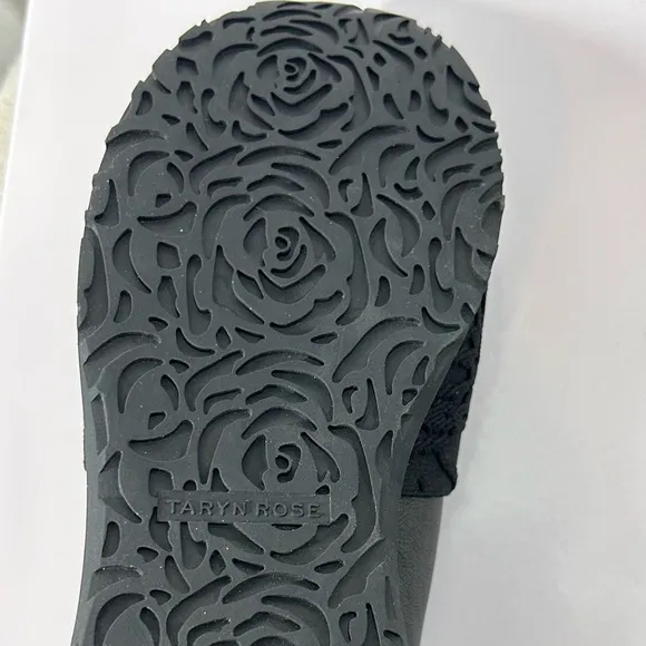 Taryn Rose Charlotte Leather Slip On Fashion Sneakers Size 5 NIB