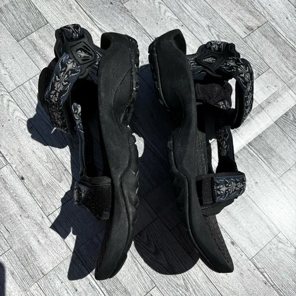 TEVA Sandals black and blue hiking men’s size 10