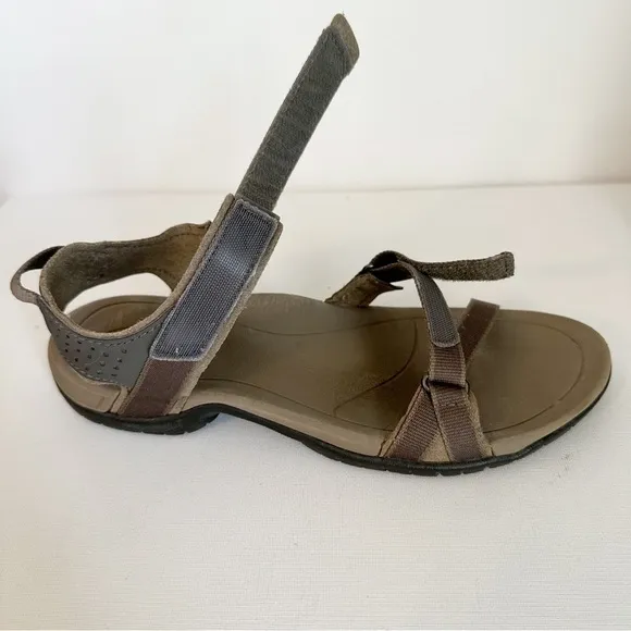 Teva Verra Sandals in Bungee Cord - Size 7