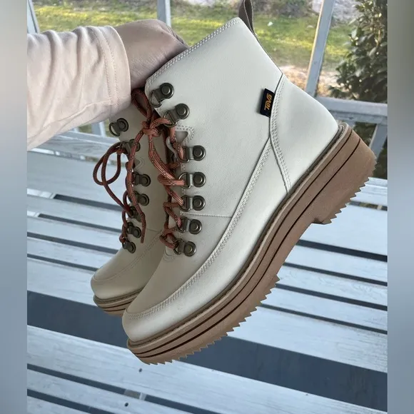 Teva Women's Midform Boot off white