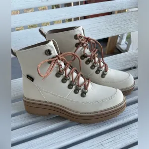 Teva Women's Midform Boot off white