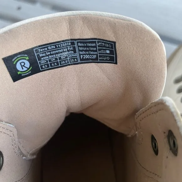 Teva Women's Midform Boot off white