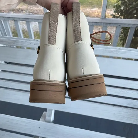 Teva Women's Midform Boot off white