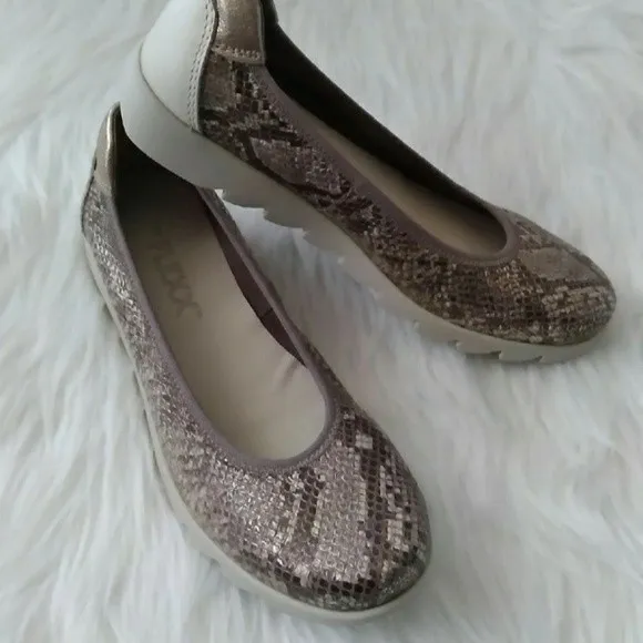 THE FLEXX FLATS SNAKE PRINT METALLIC WALKING COMFORTABLE SHOES SZ 6