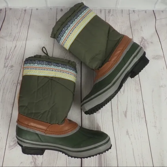 The Sak Daley 5 olive rubber duck boots insulated