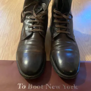 TO BOOT NEW YORK  Brown Leather Boots Sz 7.5 - Fit larger - Great Condition!
