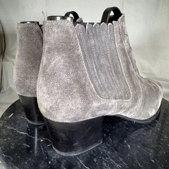 Tod’s Ankle Boots Block Heel Gray Suede Leather Size 37.5 / 7.5 US