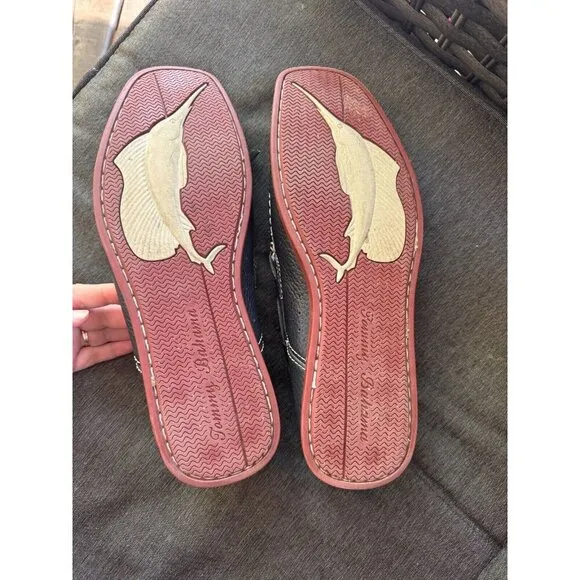 Tommy Bahama relax loafer sytle shoes in a mens size 9.5