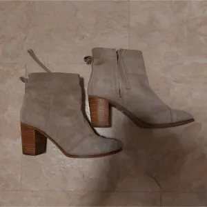 Toms lunata suede boots size 7