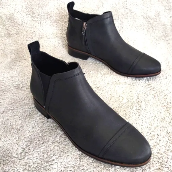 TOMS Reese Black Smooth Leather Ortholite Side Zip Ankle Boots Women's Size 10