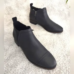 TOMS Reese Black Smooth Leather Ortholite Side Zip Ankle Boots Women's Size 10