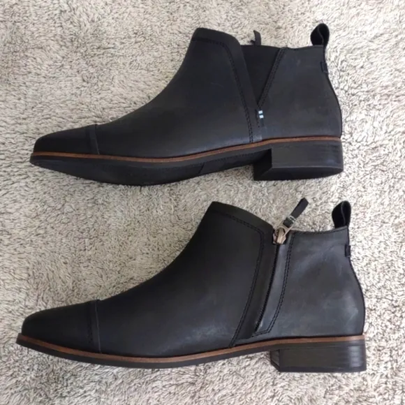 TOMS Reese Black Smooth Leather Ortholite Side Zip Ankle Boots Women's Size 10