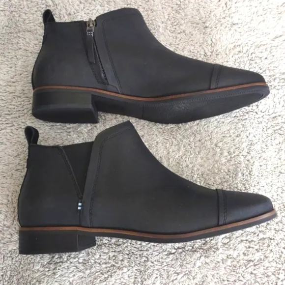 TOMS Reese Black Smooth Leather Ortholite Side Zip Ankle Boots Women's Size 10