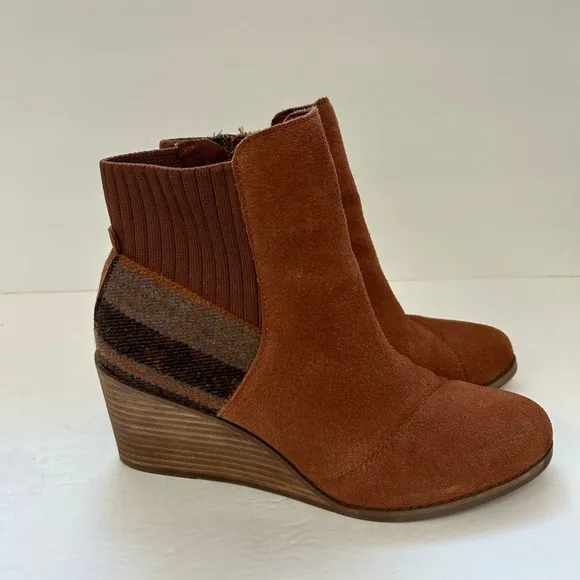 TOMS/NWOB/ Womens Sadie Casual Boots Ankle Mid Heel 2-3&quot;Beige/ size 8.5 /NWOT