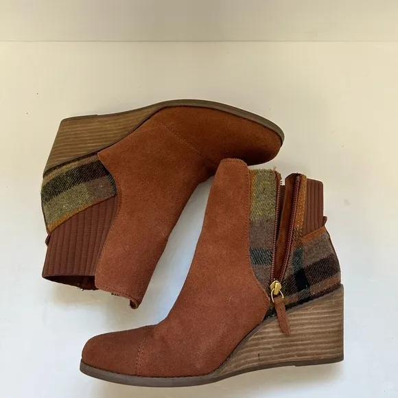 TOMS/NWOB/ Womens Sadie Casual Boots Ankle Mid Heel 2-3&quot;Beige/ size 8.5 /NWOT