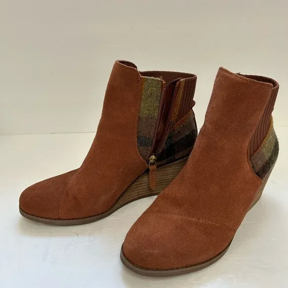 TOMS/NWOB/ Womens Sadie Casual Boots Ankle Mid Heel 2-3&quot;Beige/ size 8.5 /NWOT