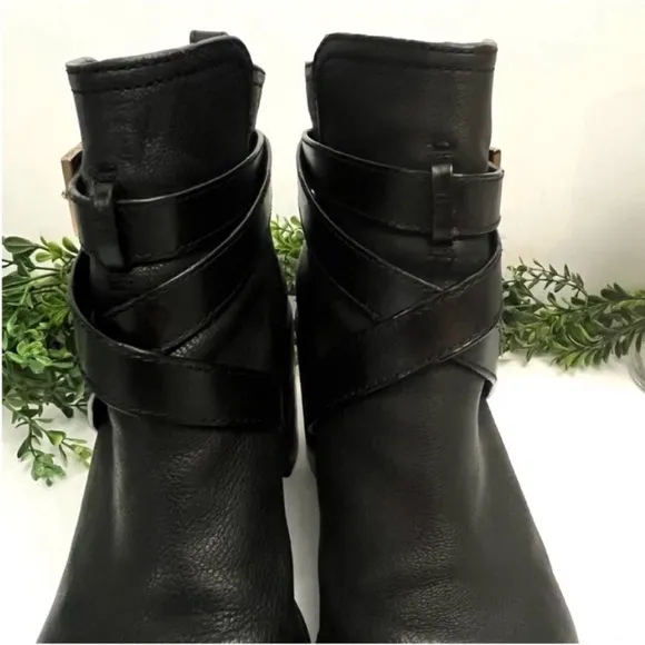 Tory Burch Black Chunky Heel Gold BucklesHastings Cross Straps Ankle Boots 9